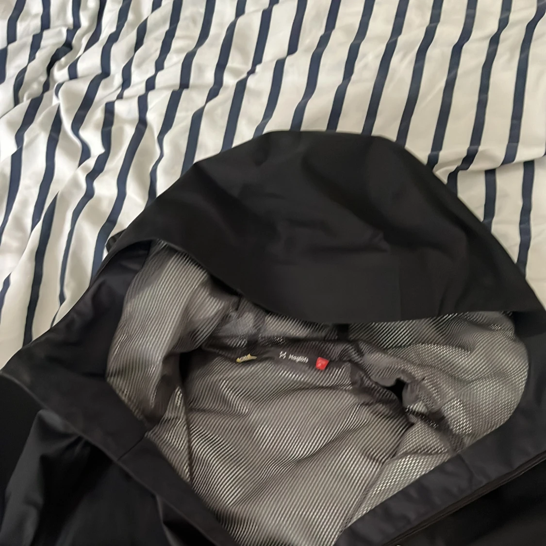 Säljer svart haglöfs jacka  - 2