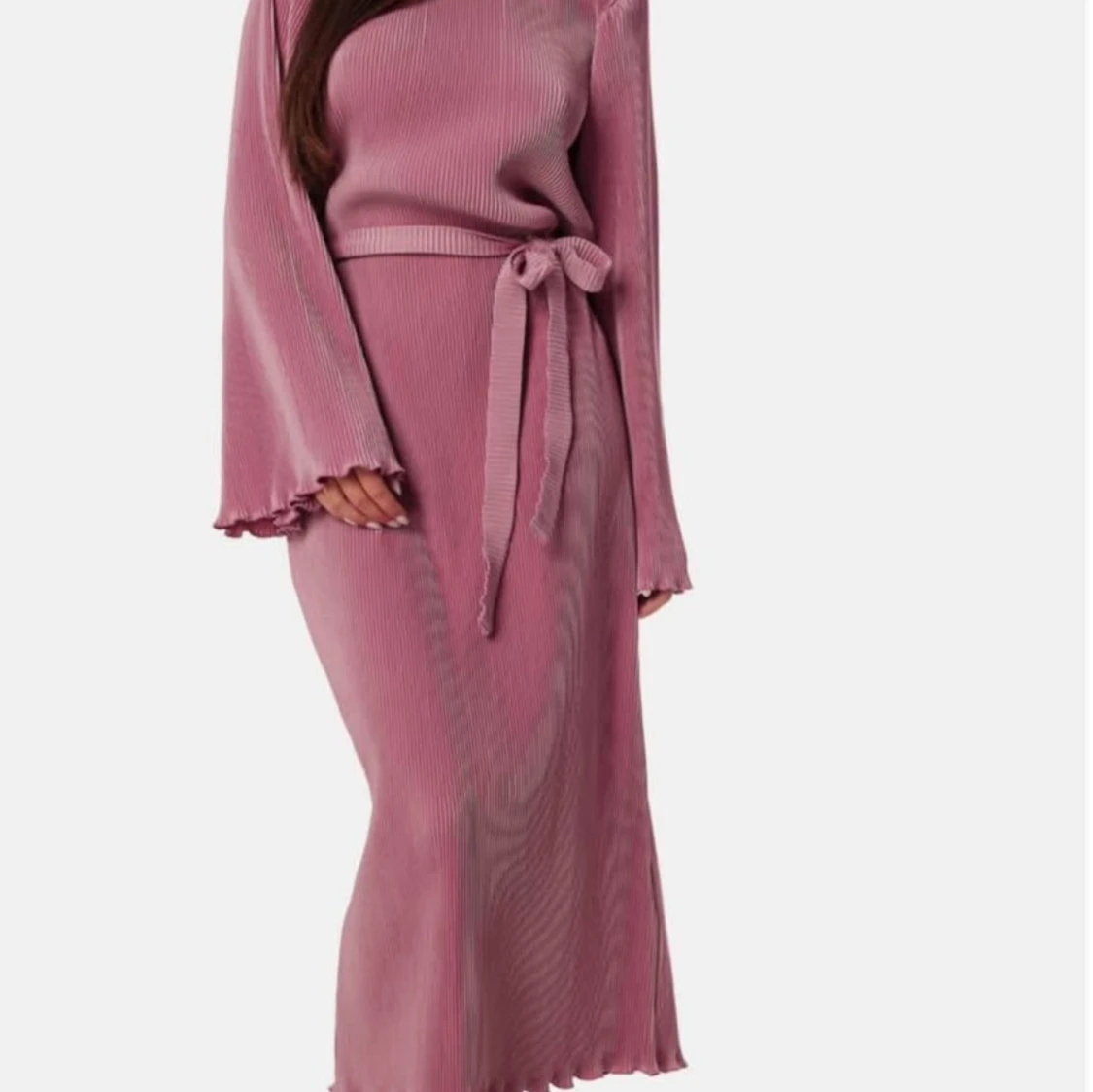 Rosa ribbad långklänning med bälte