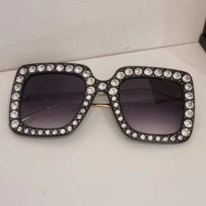 Glittrande solglasögon  - Glittrande solglasögon 