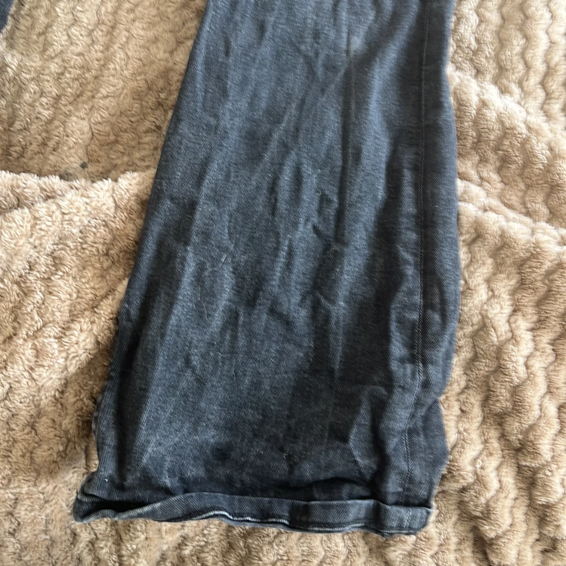 Svarta bootcut jeans från Gina Tricot - 4