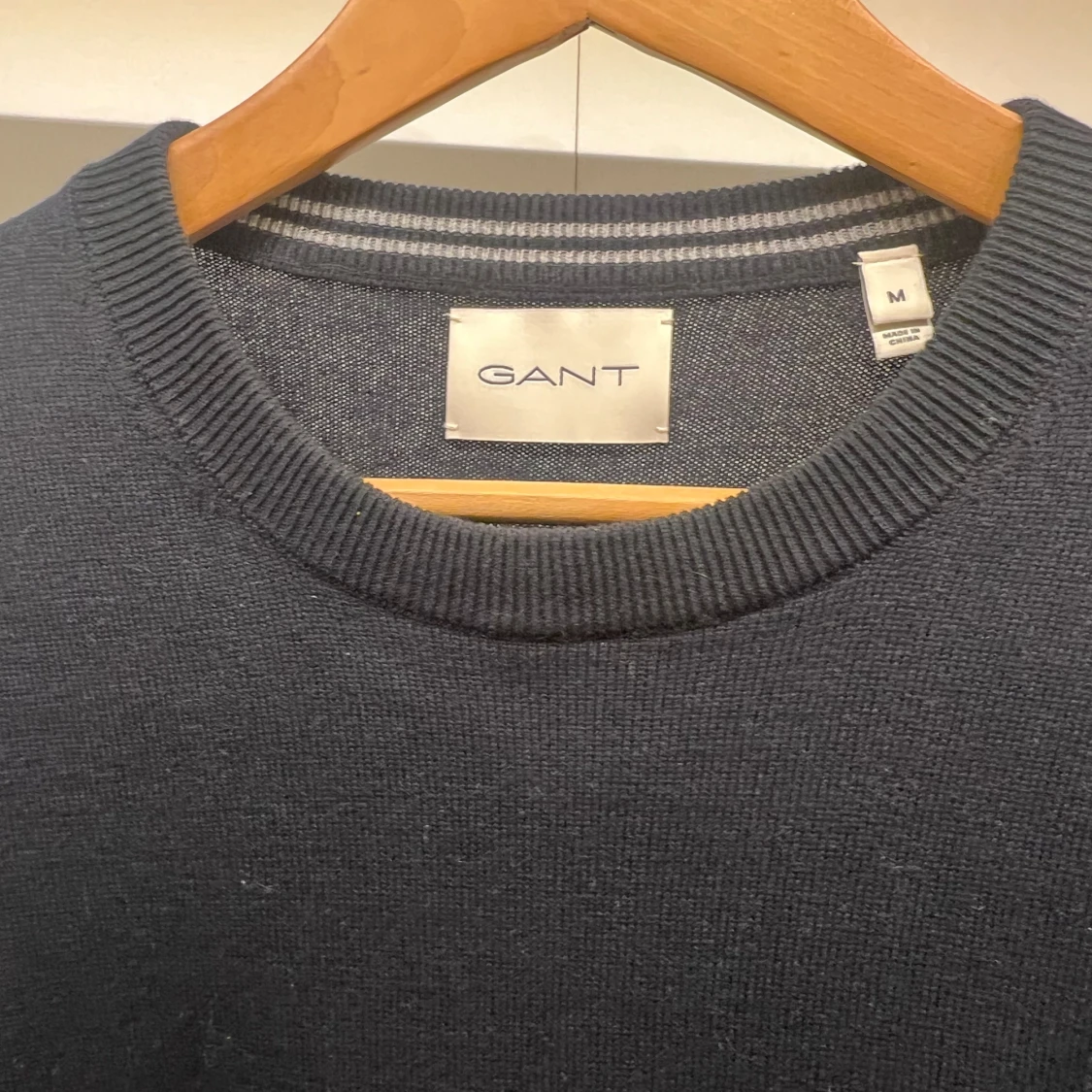 Mörkblå stickad tröja från GANT - 2