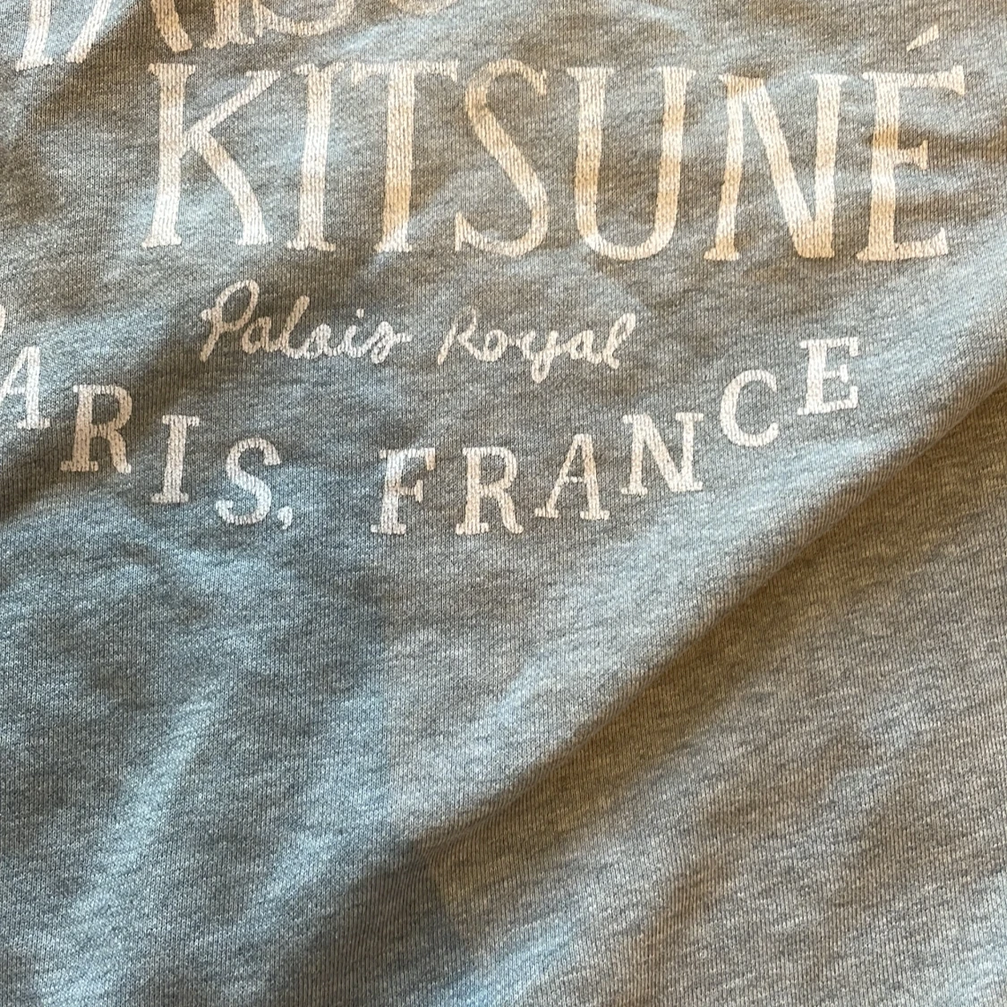 Grå sweatshirt från Maison Kitsuné - 1