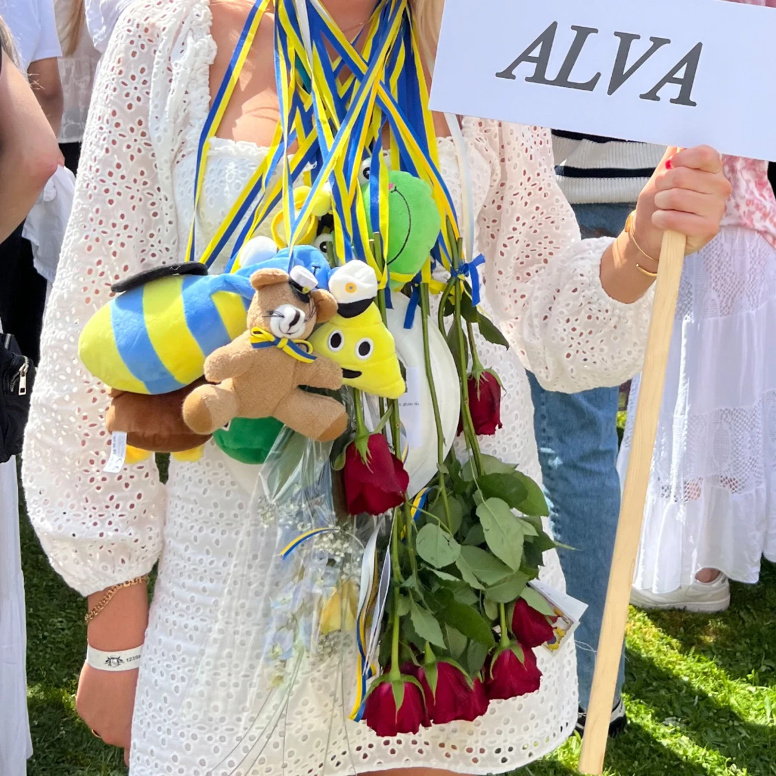 Vit broderad kortklänning med långa ärmar - 2