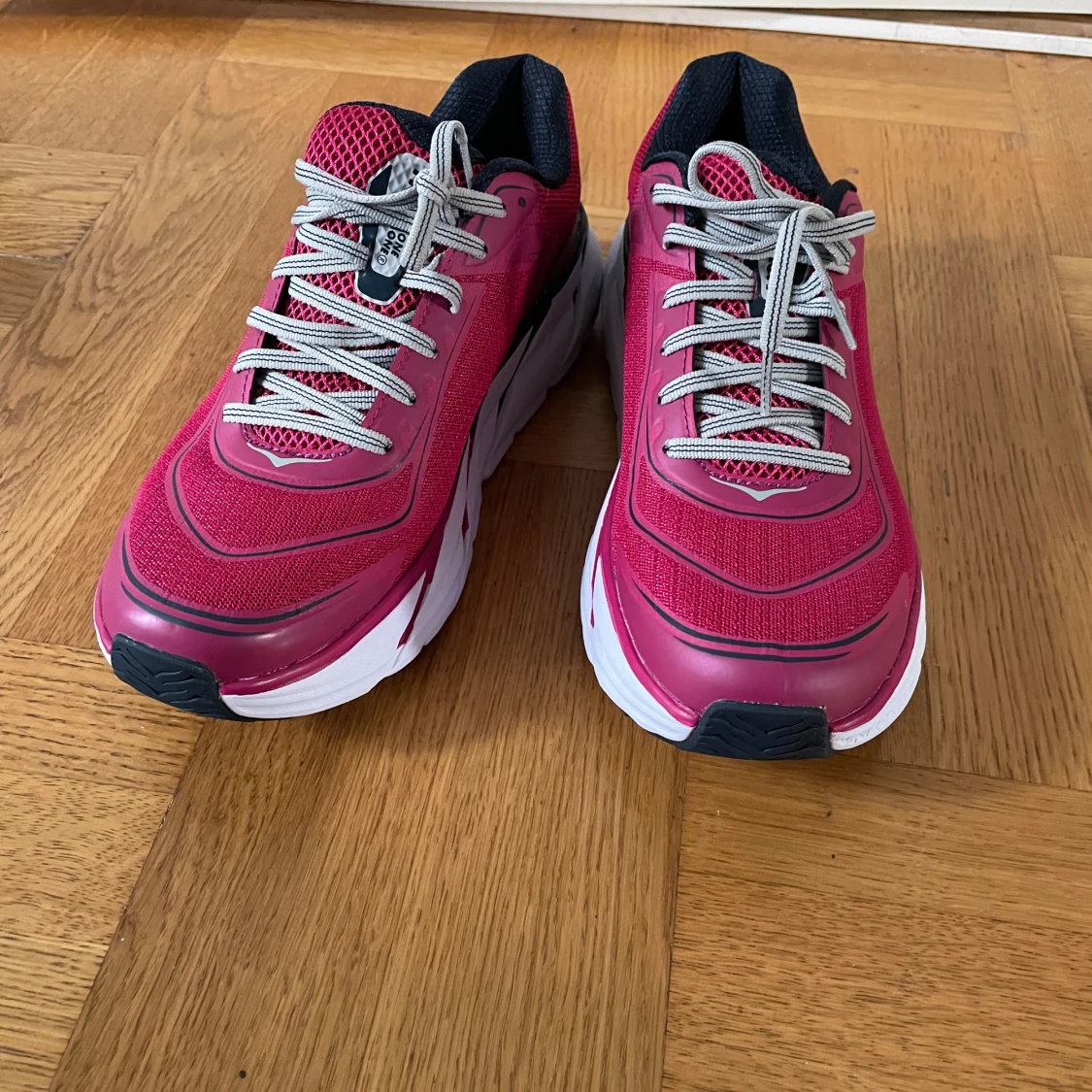 Rosa löparskor från Hoka One One - 1