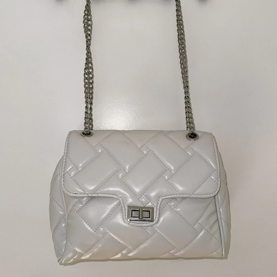 Vit quiltad axelväska från Misako - 1