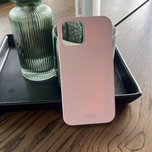 Mobilskal - Säljer helt nytt och oanvänt mobilskal från holdit för iphone 12 säljer då ja köpte fel modell pris går att diskutera 