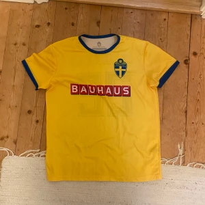 Sverigetröja - Sverigetröja använd en gång. Unisex