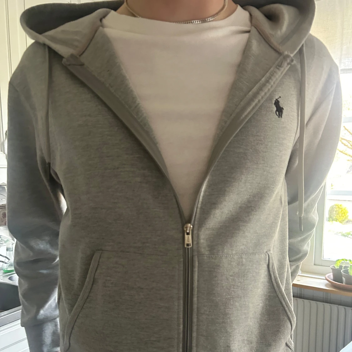 Grå hoodie från Ralph Lauren - 1