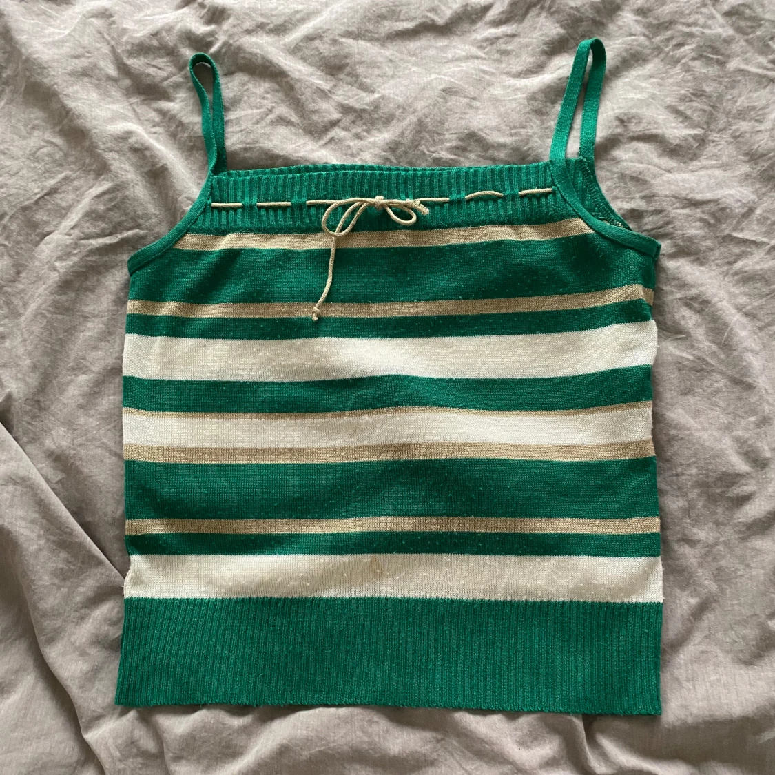 Grön och beige randig stickad linnetopp