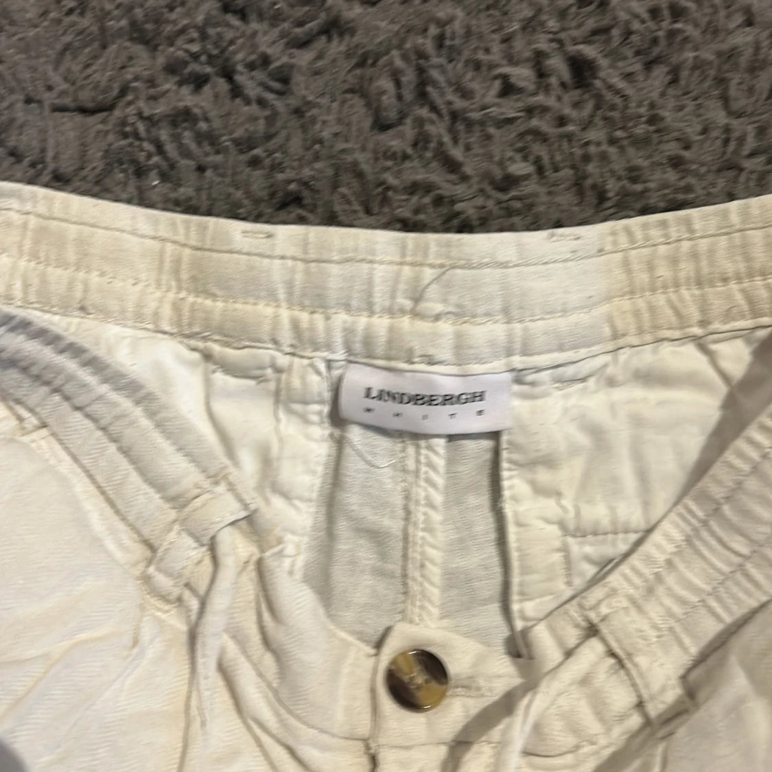 Beiga linneshorts från Lindbergh - 1