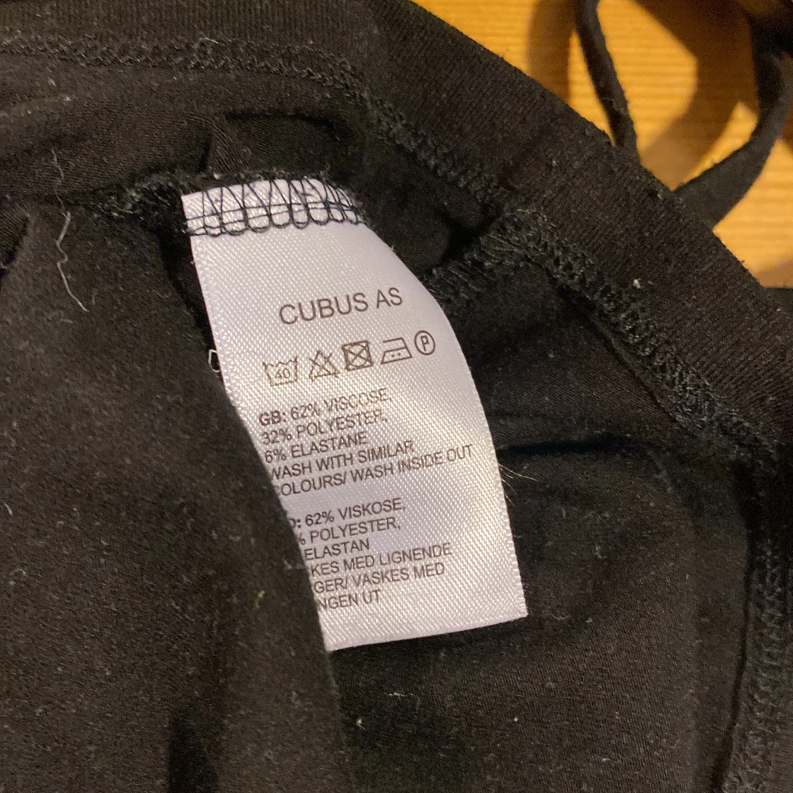 Svart långärmad topp med knyt och öppen rygg - 4