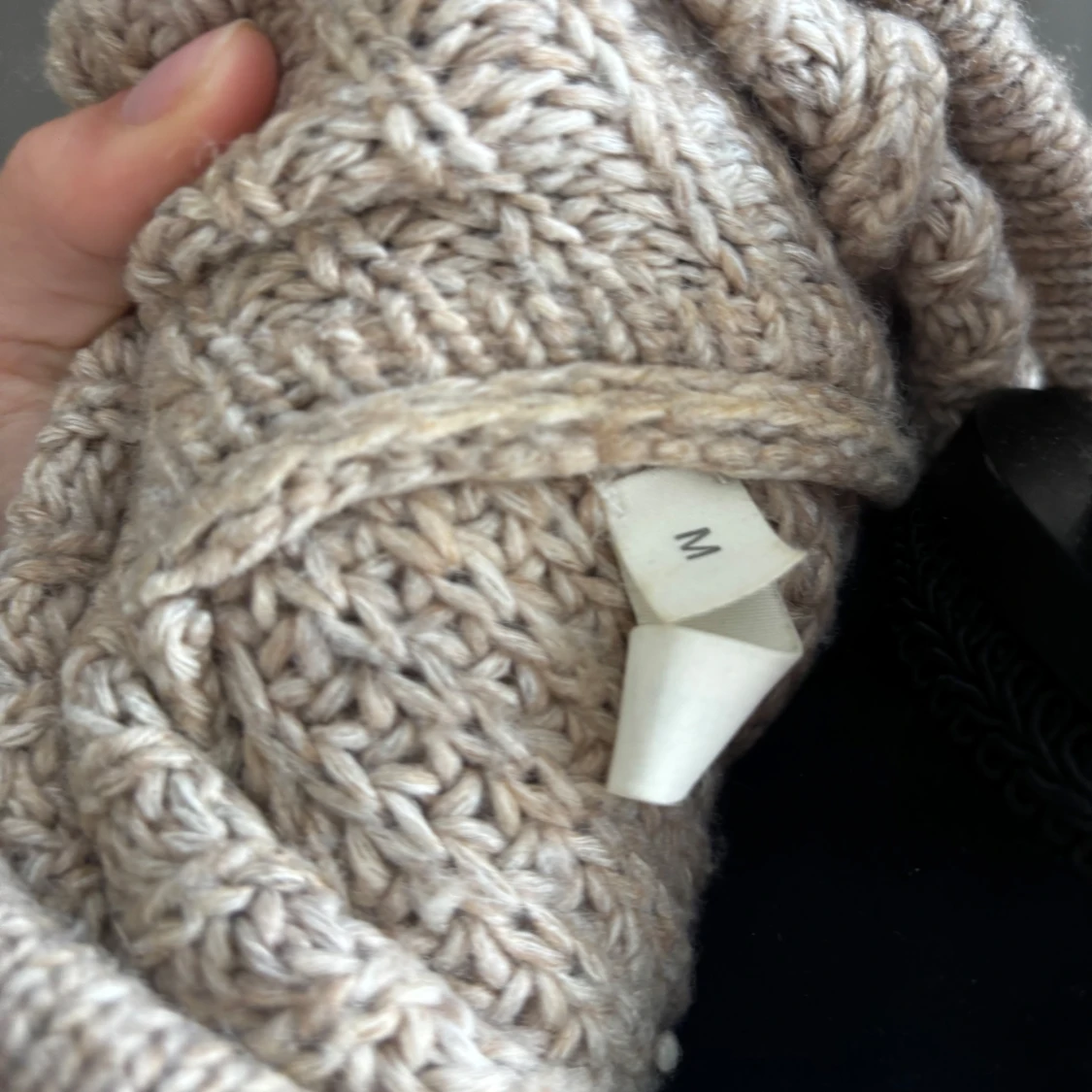 Beige stickad hoodie  - 4