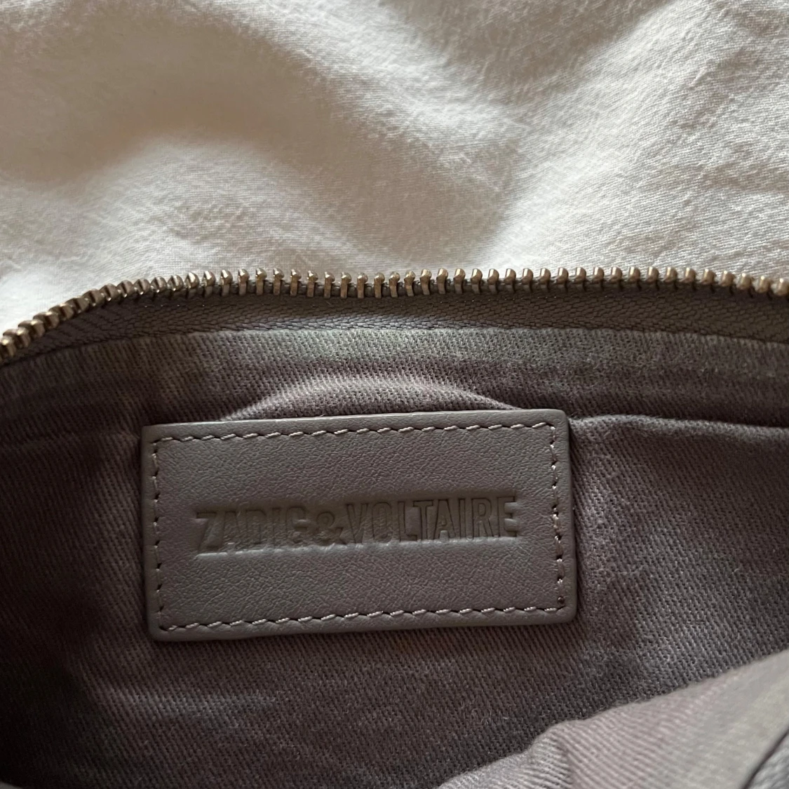 Grå axelväska i mocka från Zadig & Voltaire - 2