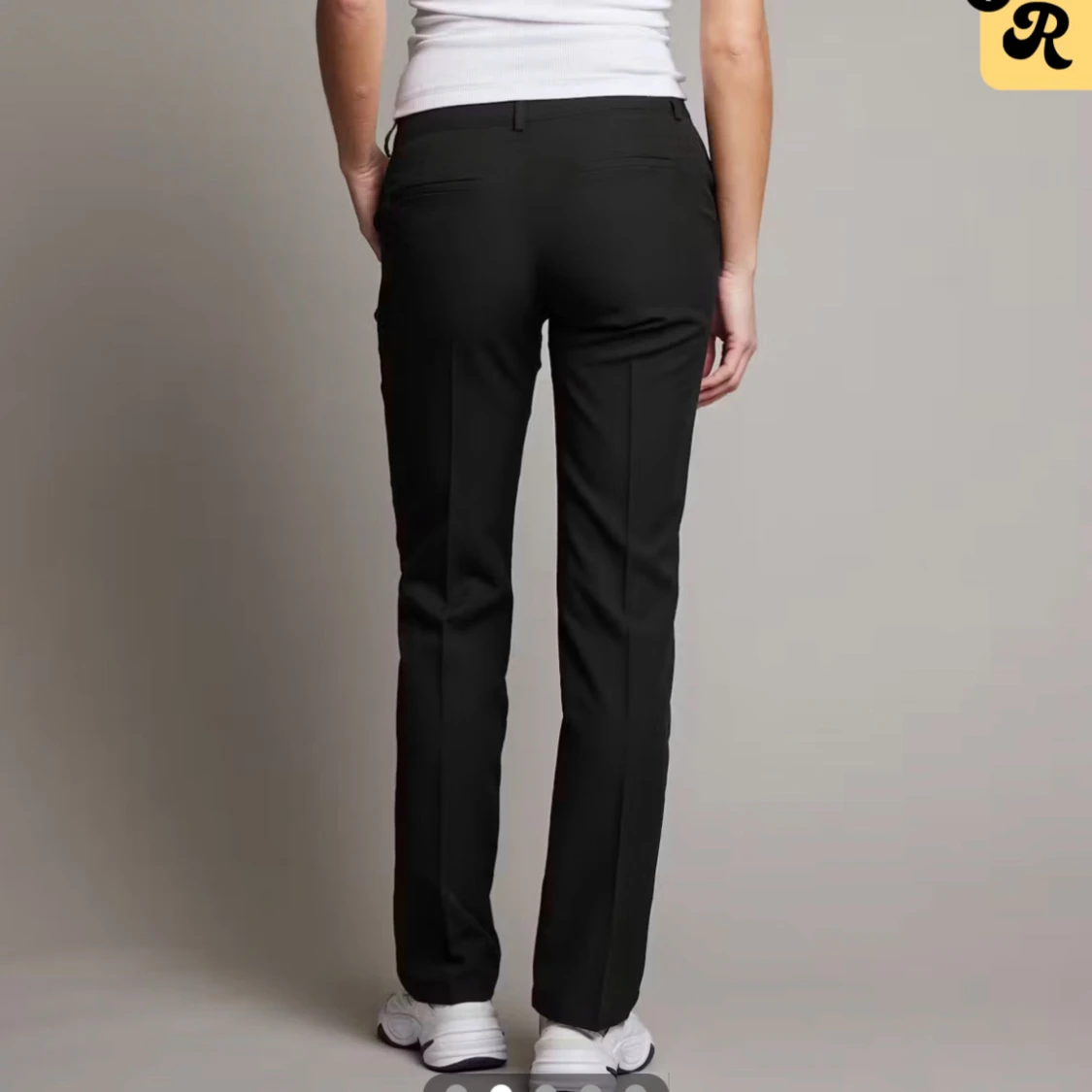 Svarta lågmidjade kostymbyxor från BikBok - 1