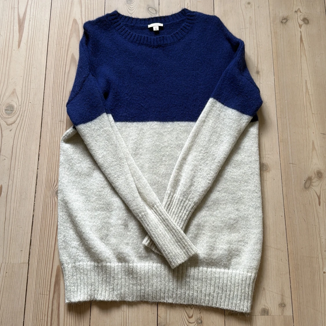 Blå och grå stickad tröja GAP