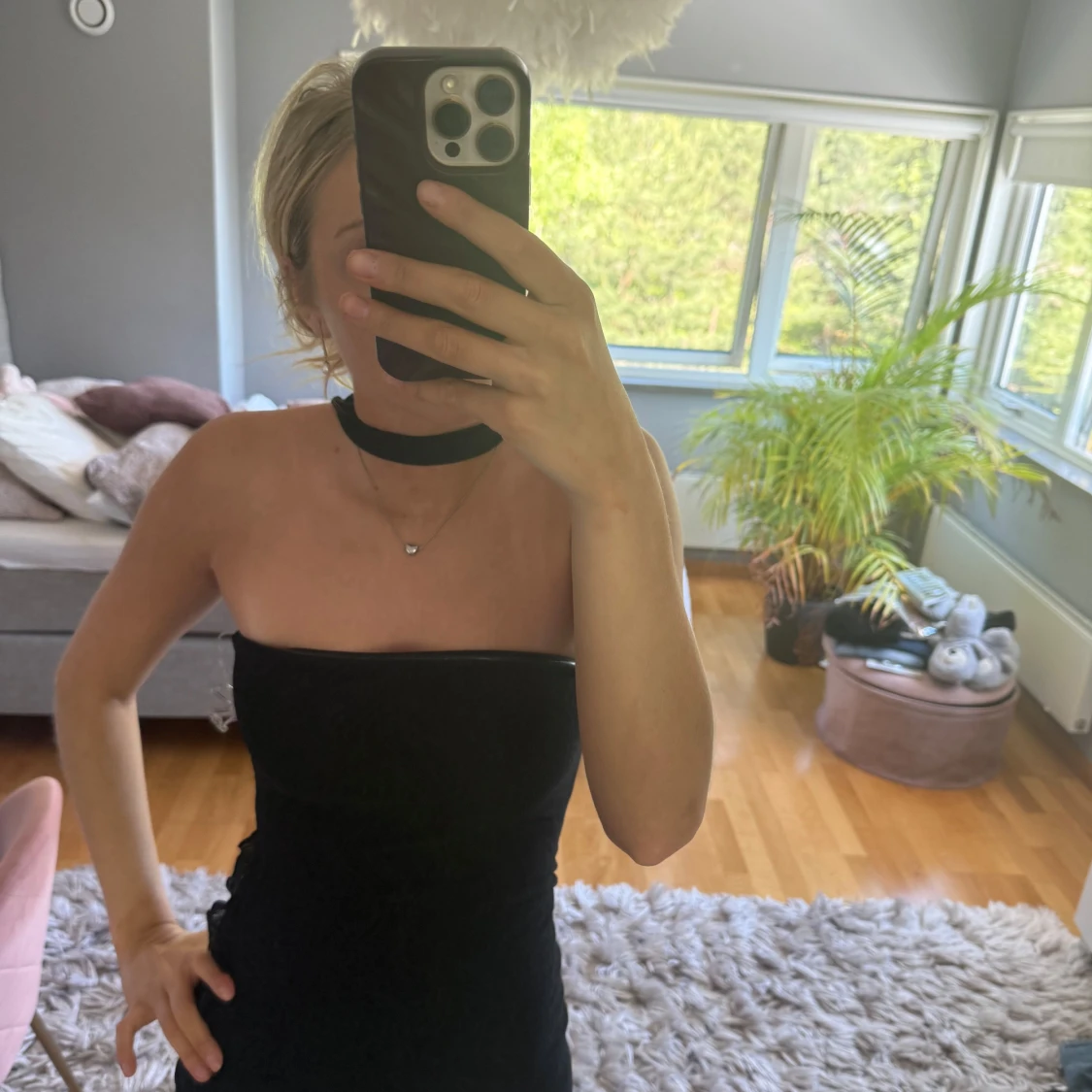 Svart kort klänning med halterneck Pepparmayo - 3