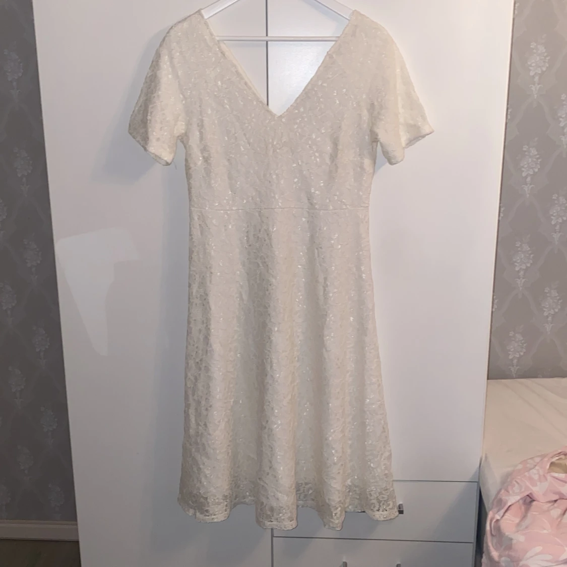 Vit spetsklänning från Ellos