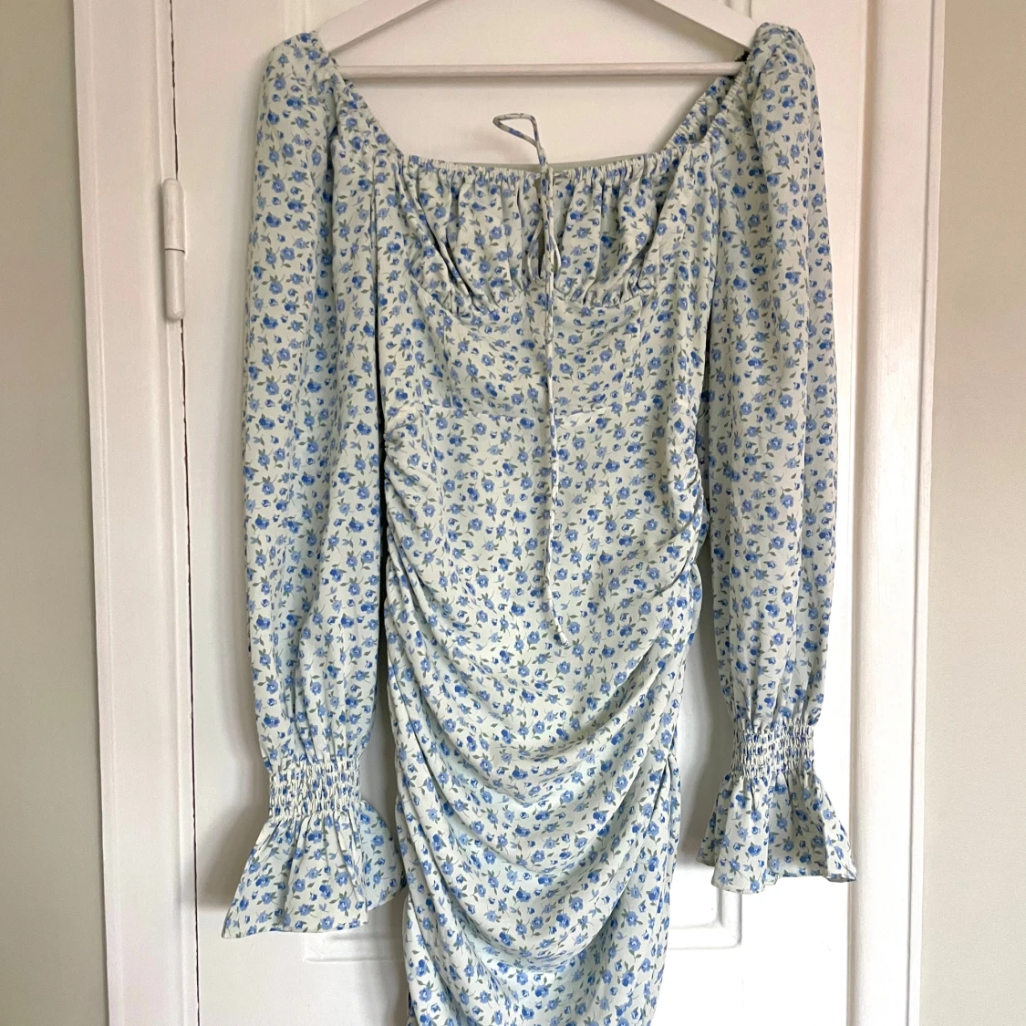 Adoore Blommig långärmad klänning - 1