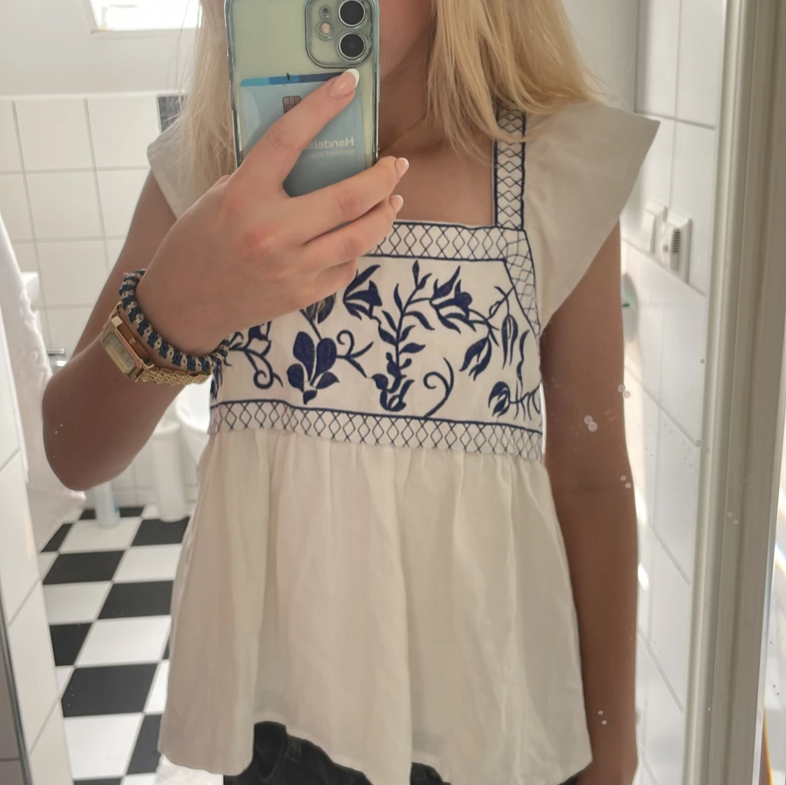 Vit blommig topp  - 2