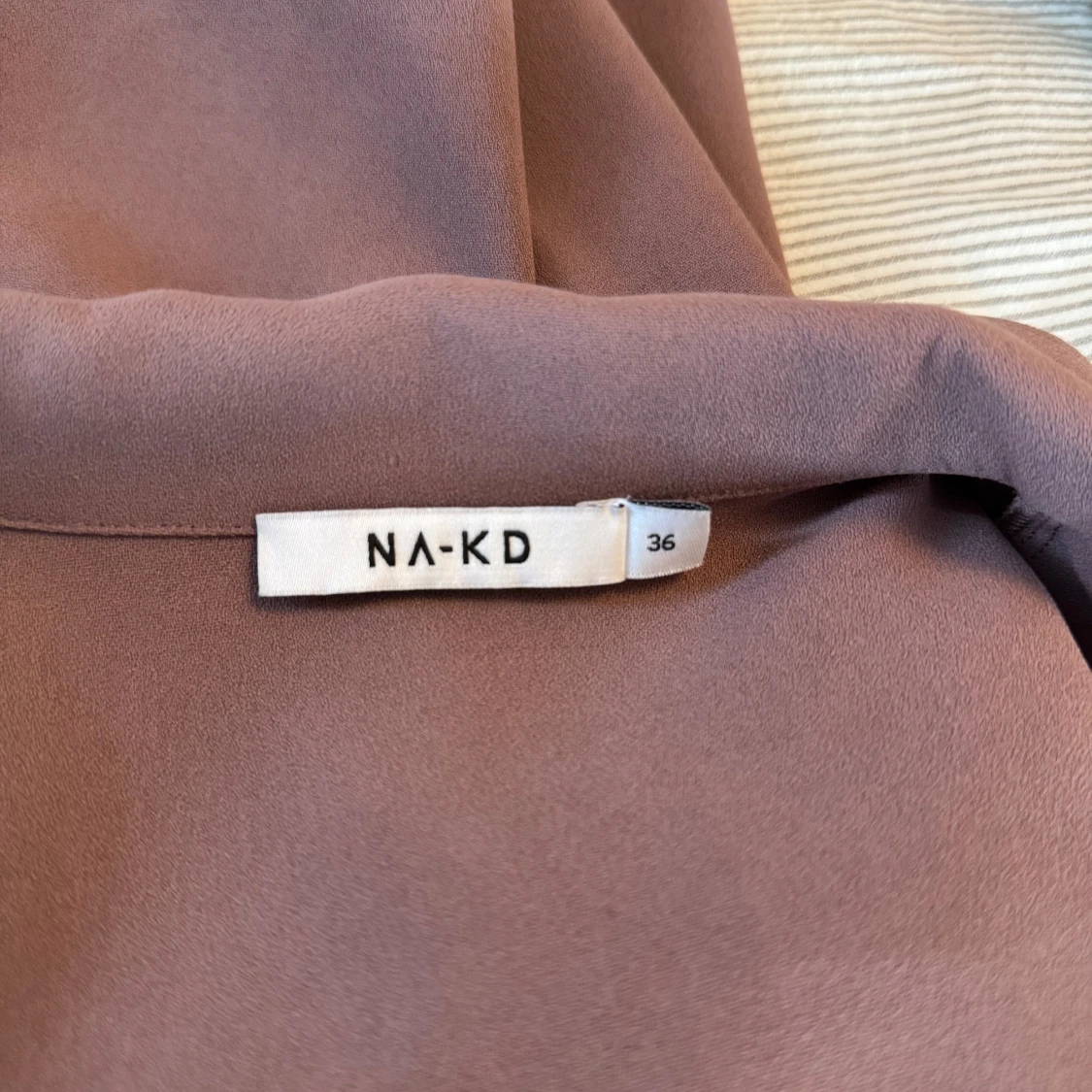 Ljuslila croppad kavaj med stora knappar - 4