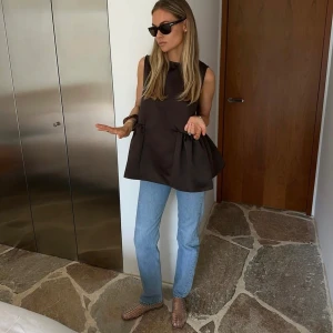 Magisk volymtopp 🤎 - Helt underbar ny topp med lappar kvar från Claire Rosé kollektion med NaKd 🤎🤎Perfekt middagstopp!!! Så fin 🌸 Dm vid frågor. 