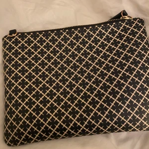 malene birger väska - superfin väska från malene birger. Har tyvärr tappat bort bandet!