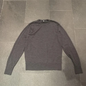 Grå Merinotröja - Köpt ny använd 1 gång, 9/10 skick | skriv för bud elr funderingar