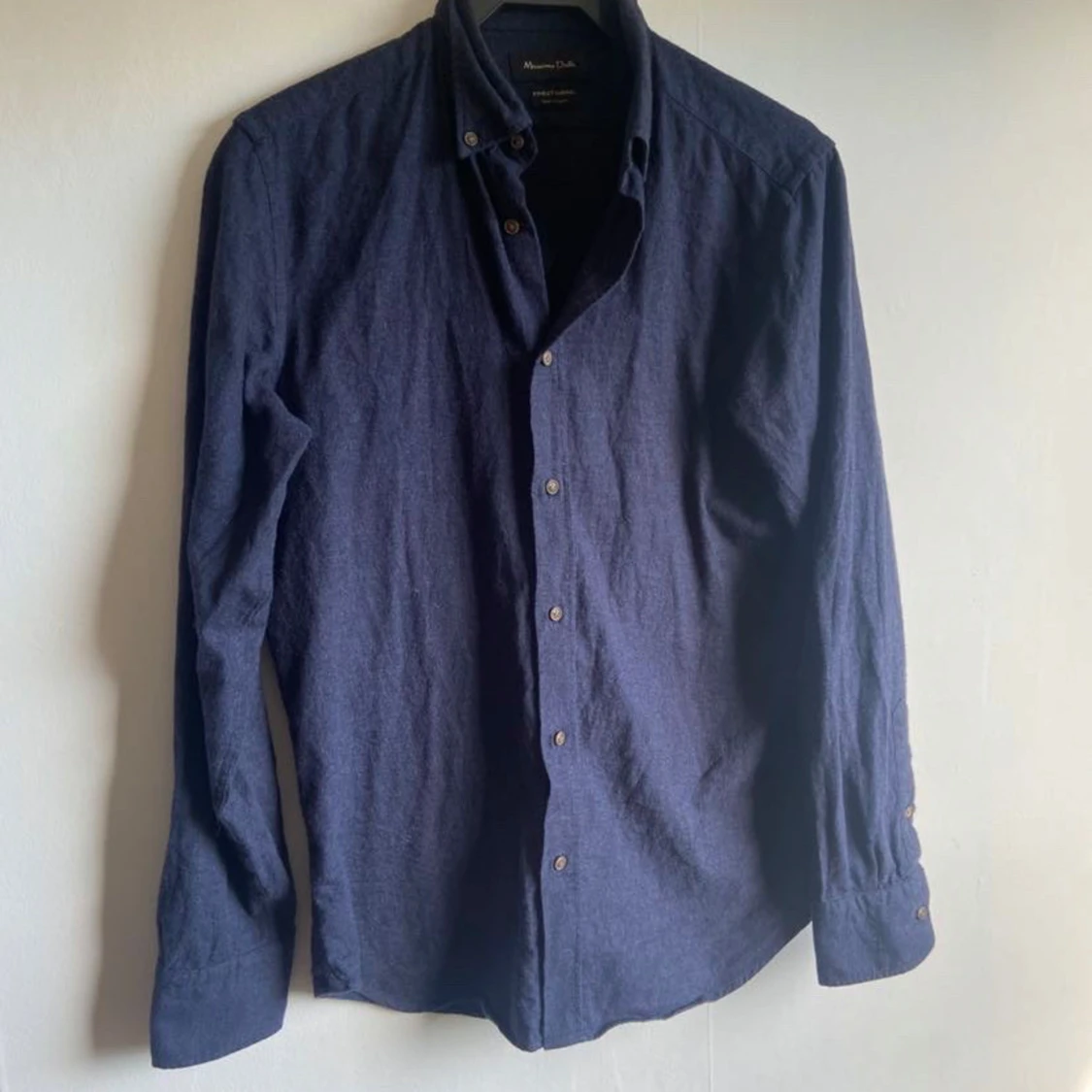 Mörkblå skjorta från Massimo Dutti