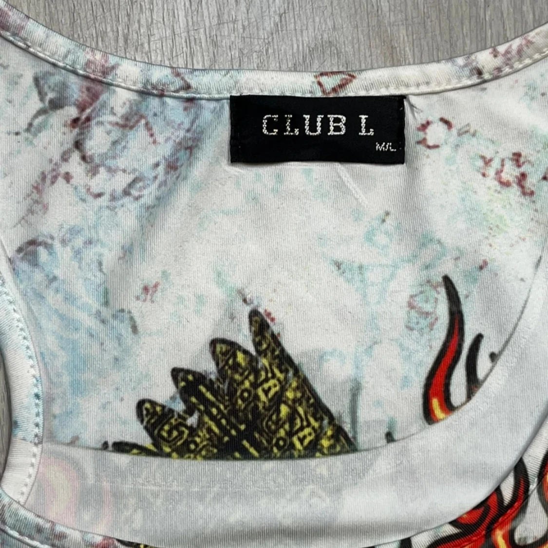 Tattoo-inspirerad linnetopp Club L - 1