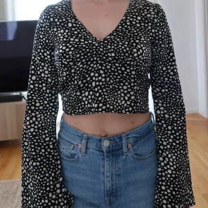 Kort topp med snörning i ryggen  - Använd några få gånger, som ny, normal i storleken 