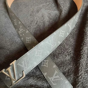  monogram bälte - Skicka ingen pris förslag säljer bara för denna priset (120cm) 