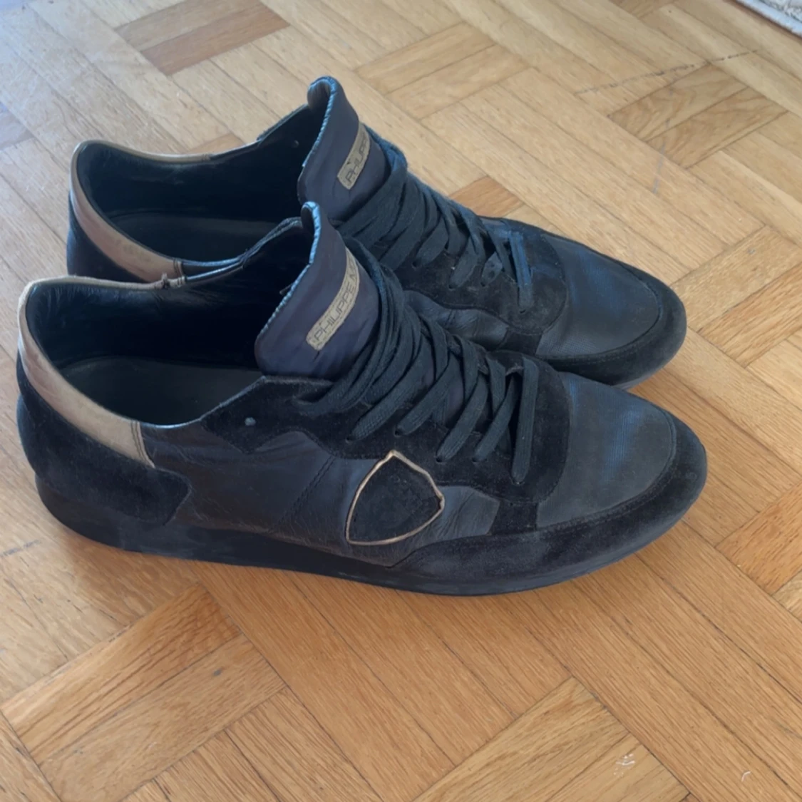 Svarta sneakers från Philippe Model - 1