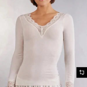 Intimissimi tröja - Storlek S men passar som Xs och xxs då den är sydd vid midjan så att det är mer snatched