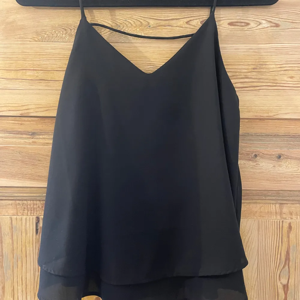 Söt linne/blus från pieces 🖤. Puserot.