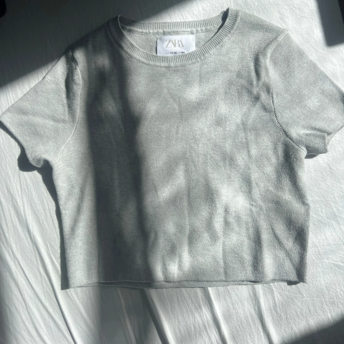 Grå kortärmad tröja från Zara - 1