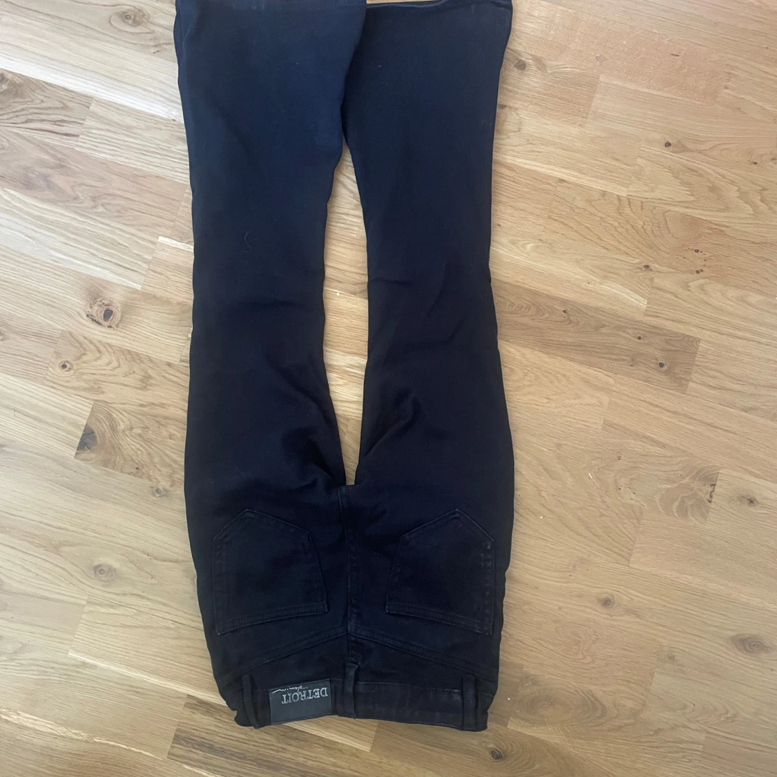 Svarta bootcut jeans från Lindex - 1