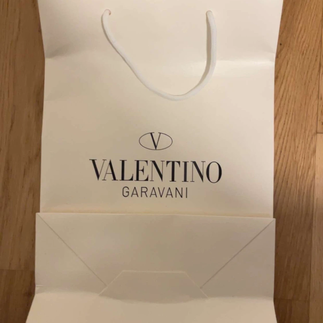 Valentino Garavani sneakers i vitt och svart - 3