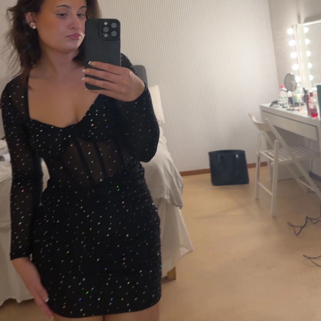 Svart glittrig klänning