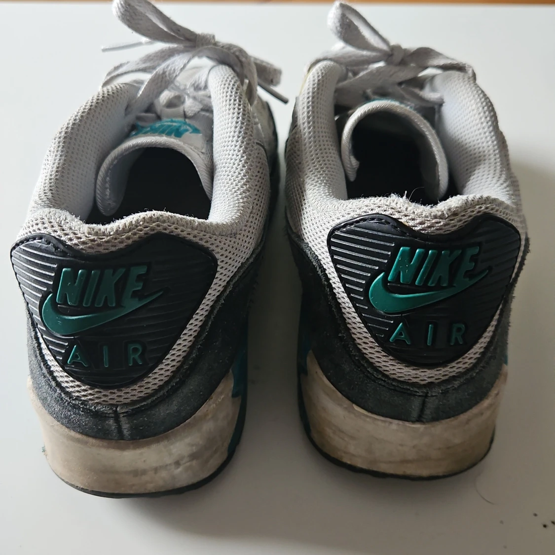Nike Air Max sneakers i vitt och turkos - 2
