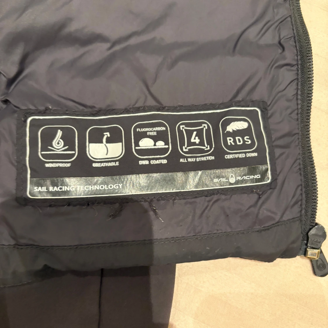 Svart dunjacka från Sail Racing - 3