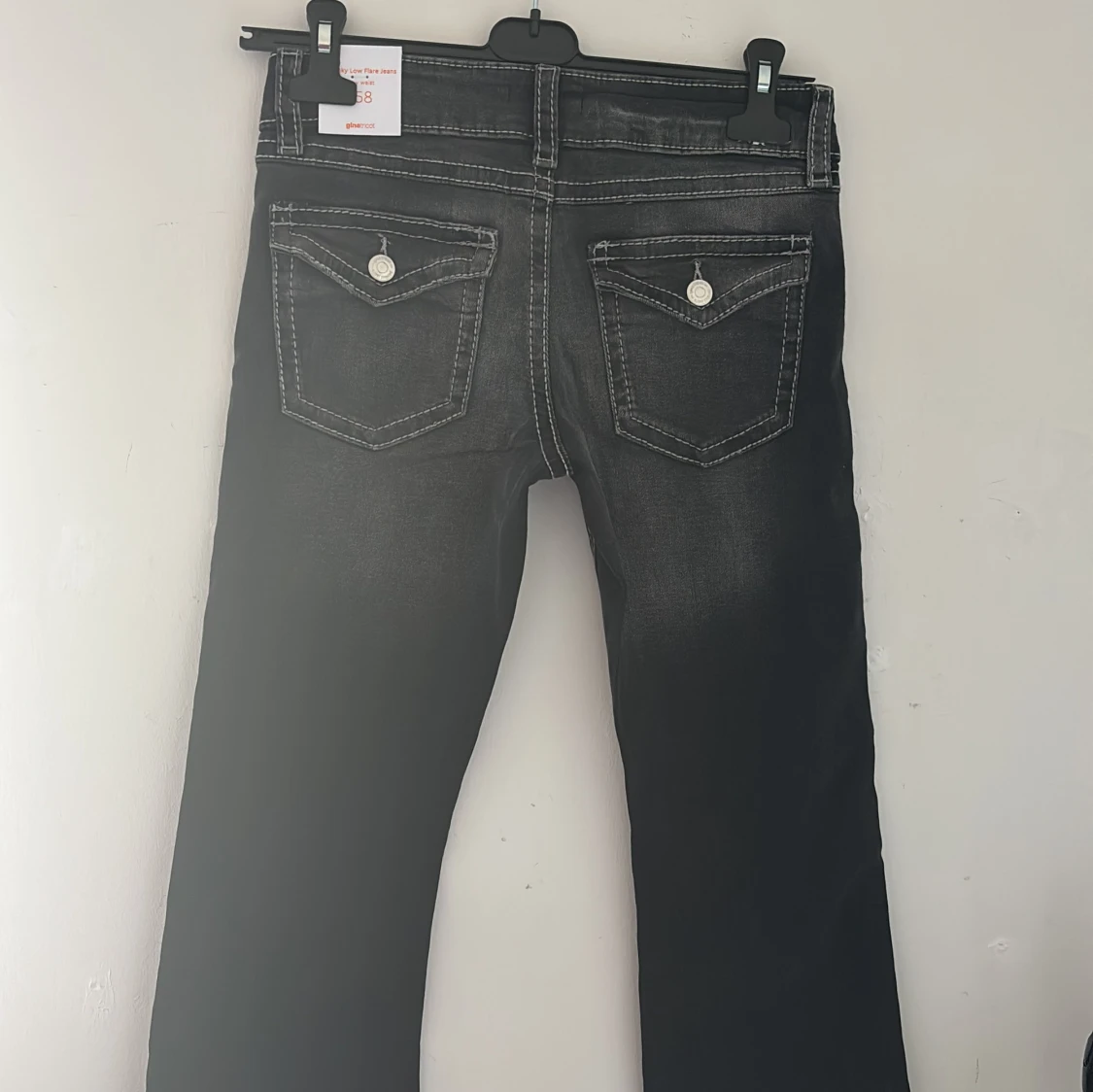 Grå jeans från Gina tricot young  - 2