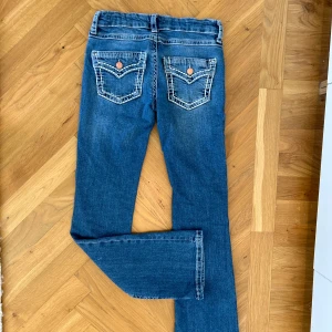 Blå Low waist bootcut jeans! Storlek 158! - Fint skick! 