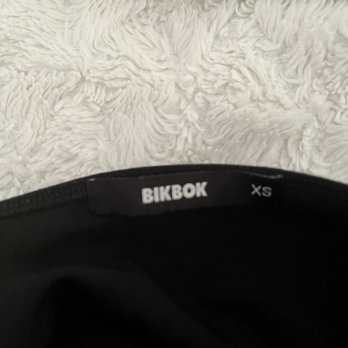 Svart offshoulder topp från BikBok - 1