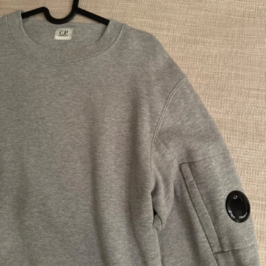 Grå CP Company sweatshirt