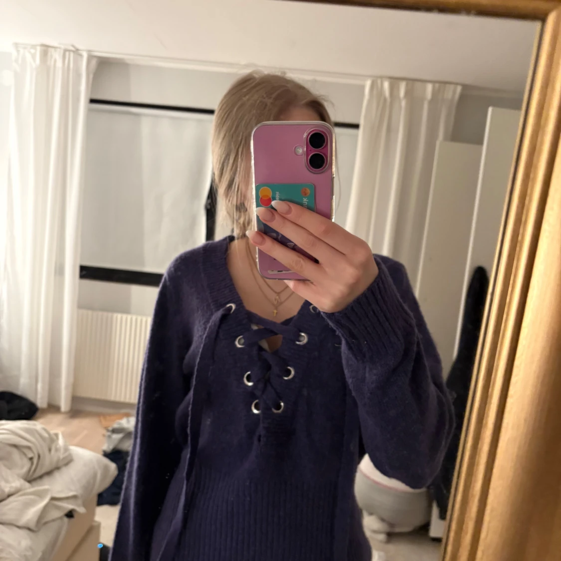 Lila stickad tröja med snörning - 1