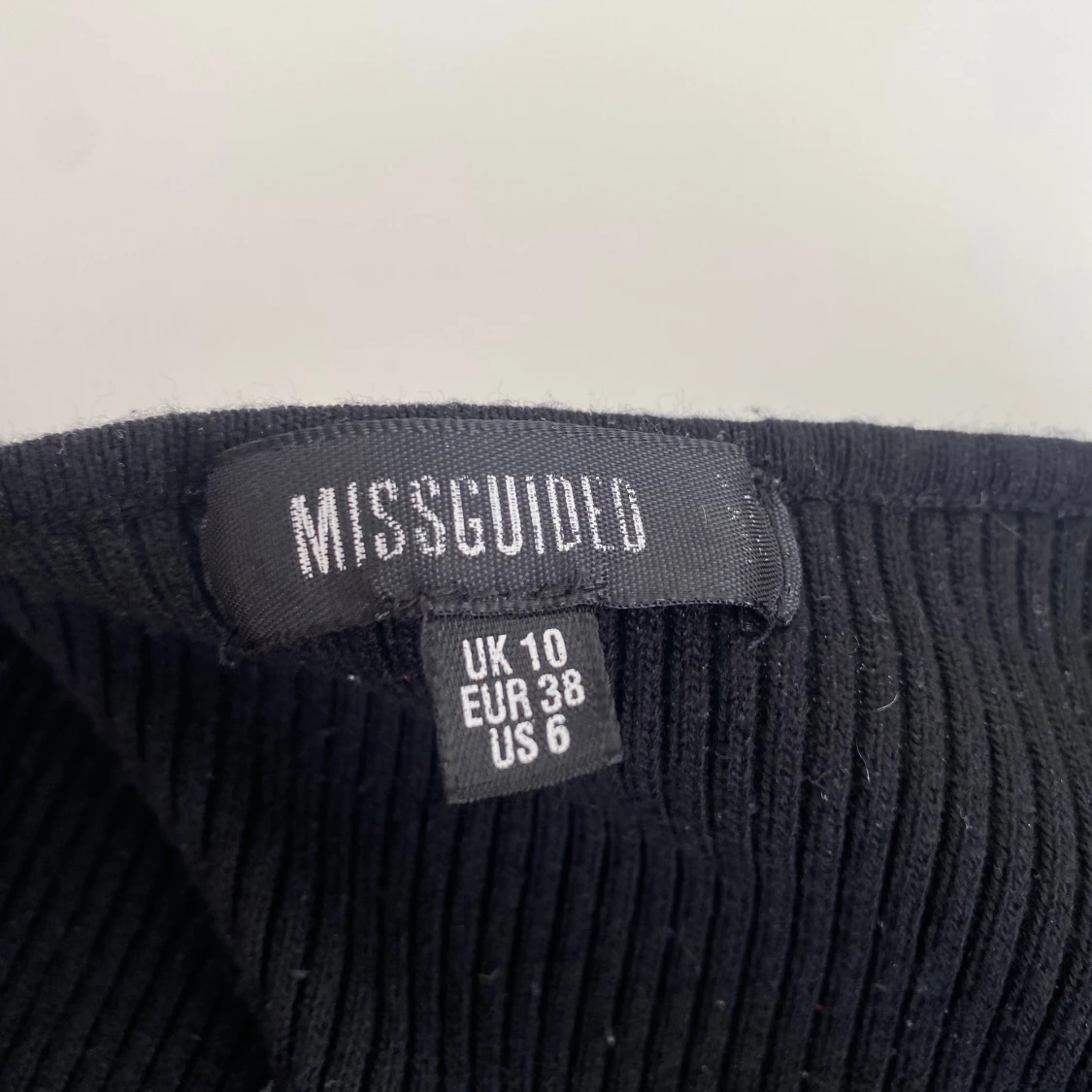 Svart ribbad topp från Missguided - 2