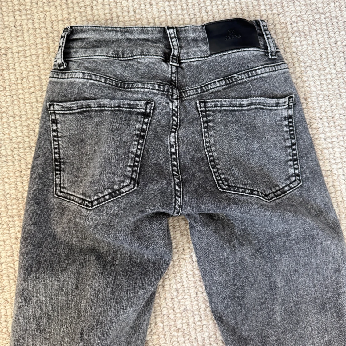 Grå jeans med bootcut - 1