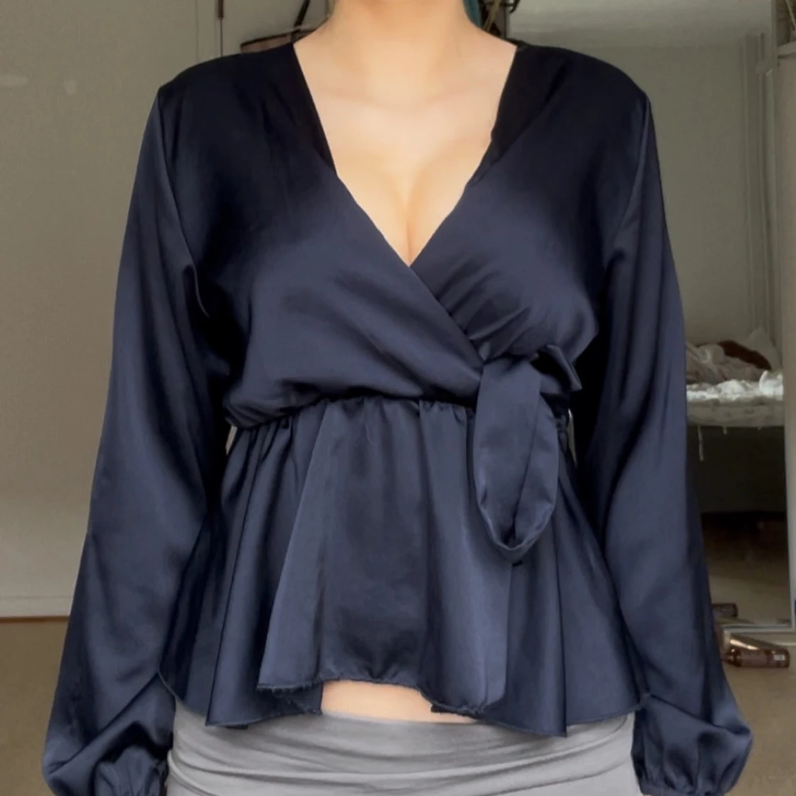 Marinblå knytblus  - 1