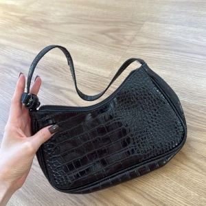 Svart väska  - Svart väska från shein 