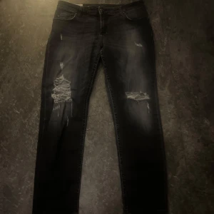 Dondup jeans  - Dondup jeans storlek 29 30 pris 400 fickorna är lite små men. Går att fixa 